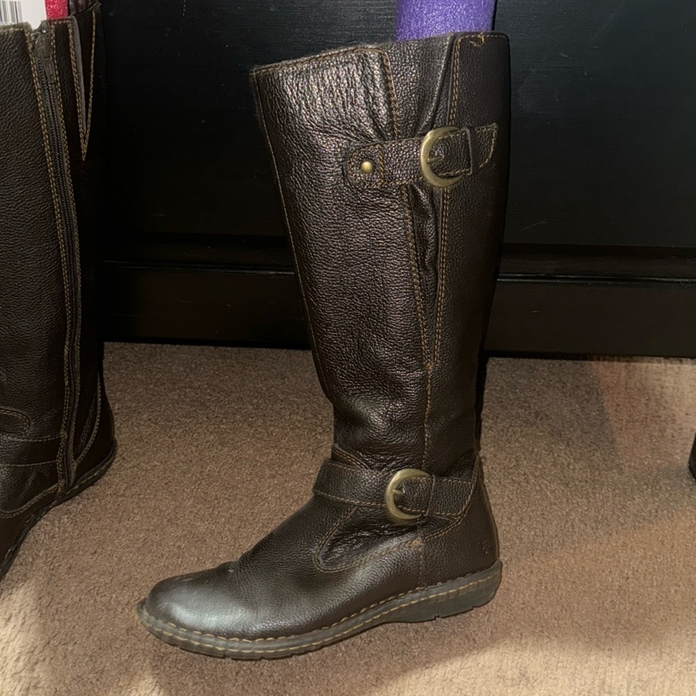 B.o.c. Born brown boot.  Worn 1 time!!
